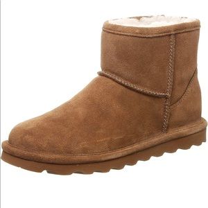 BEARPAW Women’s Alyssa Ankle Boot in Hickory (Suede)